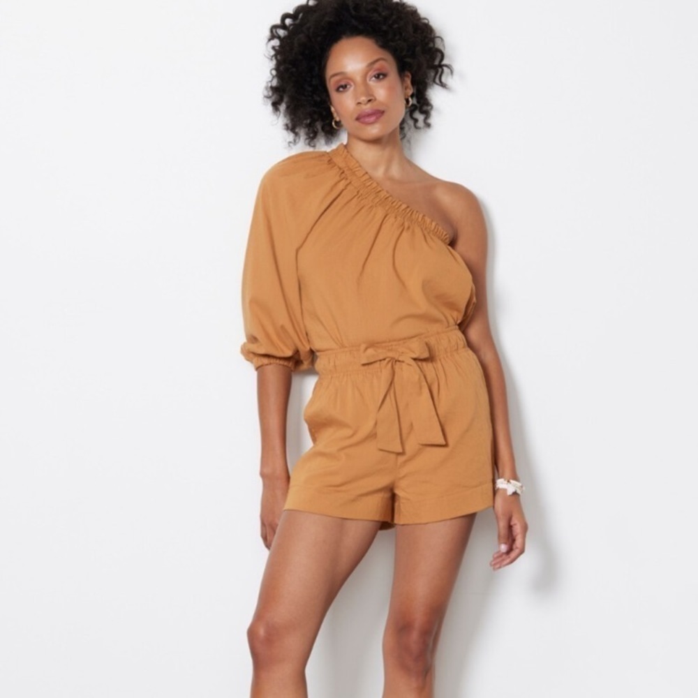 Evereve Shane One Shoulder and Tie Waist Short Set